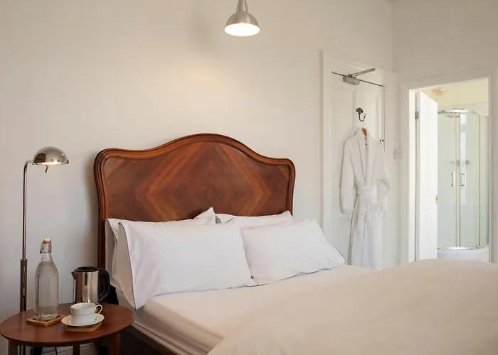 Square Tree House Hotel